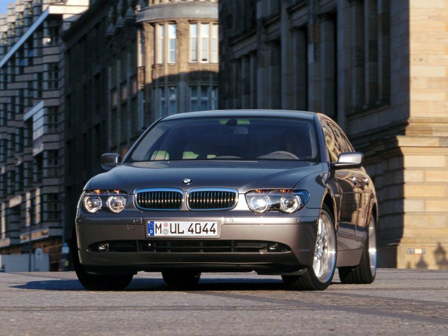  BMW 760i 2003 года  (фото 10 из 15)